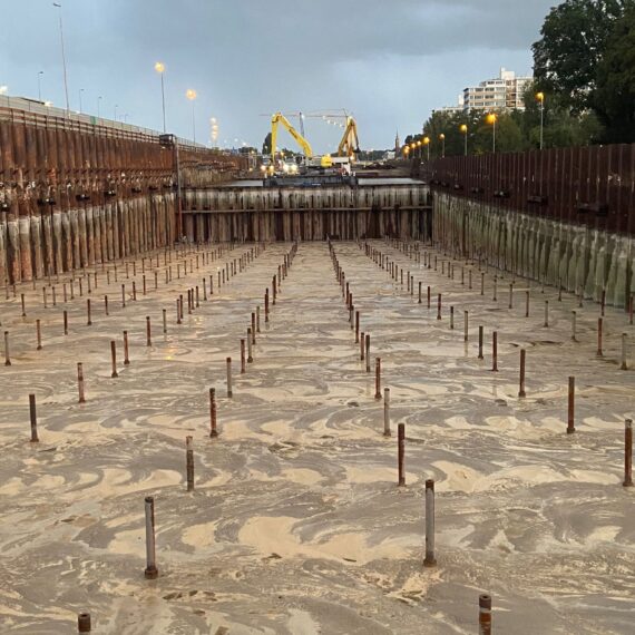 Damwanden aflassen voor A9 Badhoevedorp-Holendrecht